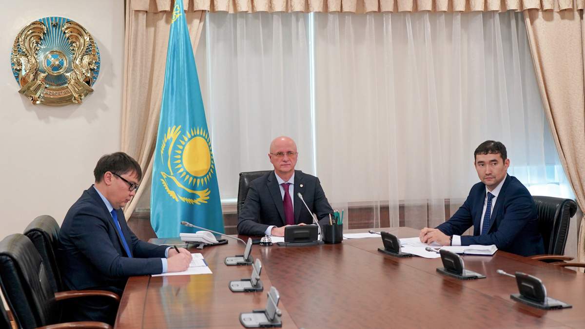 Готовность казахстанских дорог к зимнему периоду обсудили в Астане