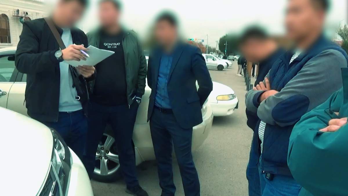 Аким города Есик задержан с поличным за получение взятки
