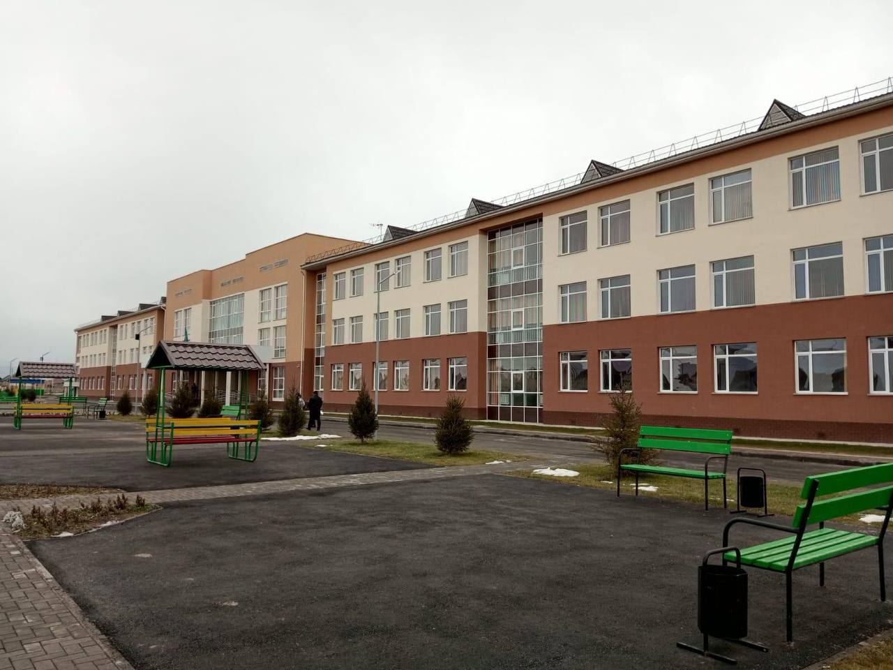 photo 5325692553380621648 y