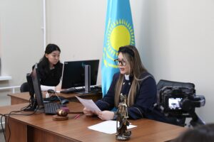 Студенты ВКО провели учебный судебный процесс по противодействию семейному насилию 3 Студенты ВКО провели учебный судебный процесс по противодействию семейному насилию