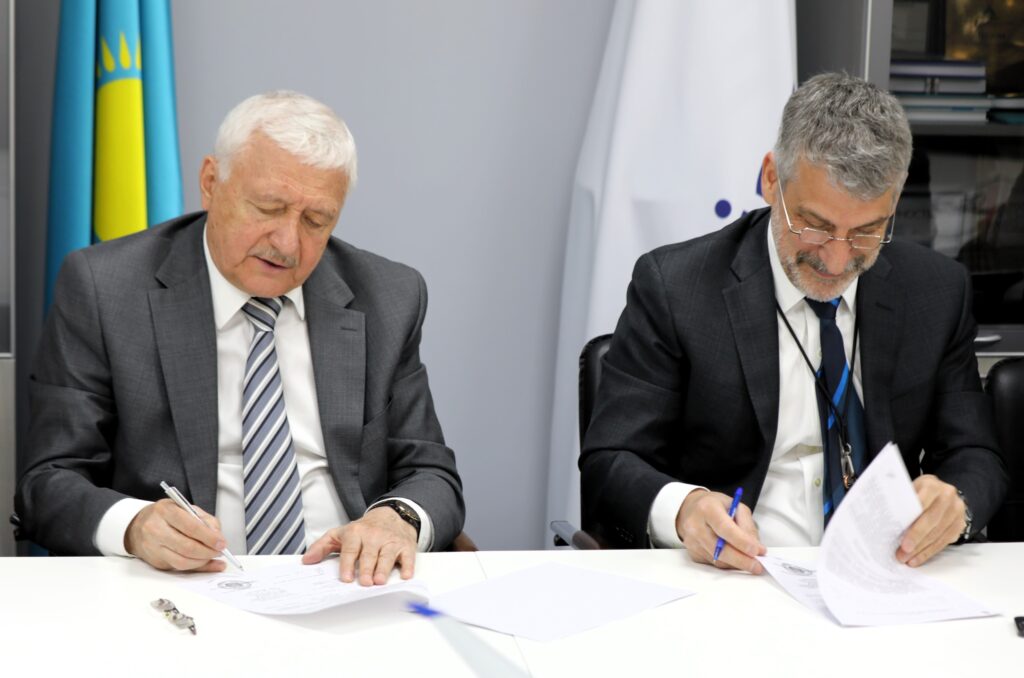 Казаэронавигация подписала договор о сотрудничестве с авиакомпаниями Air Astana и SCAT