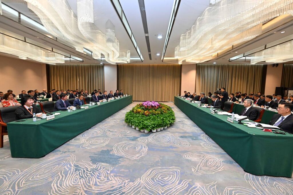 Новый этап межрегионального сотрудничества: делегация Абайской области посетила Синьцзян