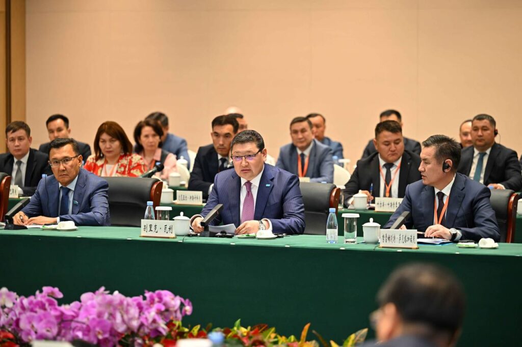 Новый этап межрегионального сотрудничества: делегация Абайской области посетила Синьцзян