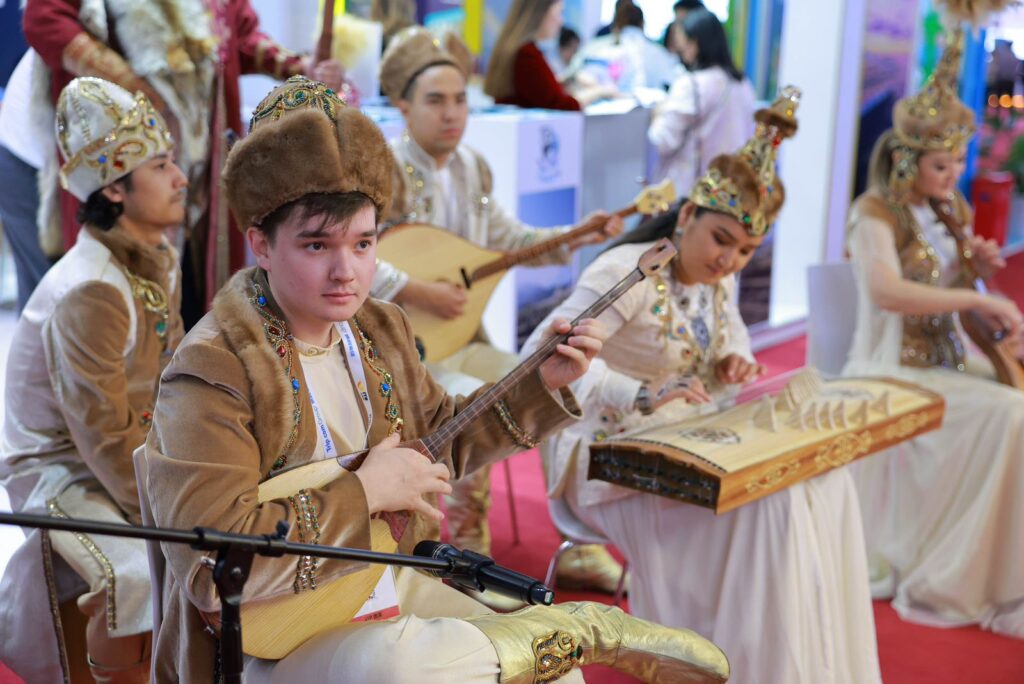 В Шанхае подписаны более 30 соглашений на посещение туристов в Алматы