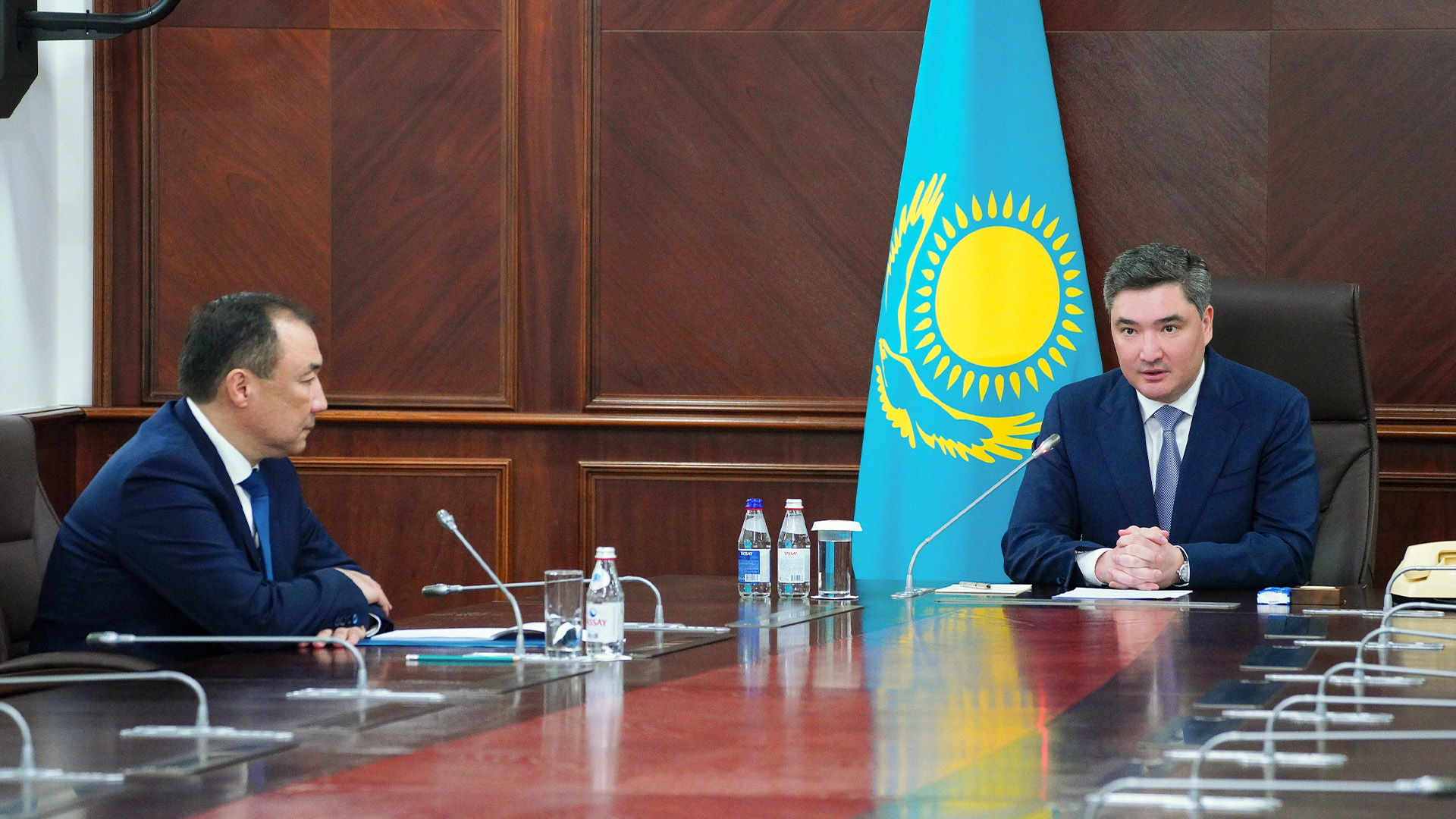 Бектенов представил коллективу Министерства транспорта нового министра