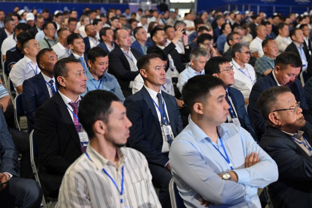 В Семее стартовал инвестиционный форум «Туған жерге туыңды тік» 6 В Семее стартовал инвестиционный форум «Туған жерге туыңды тік»