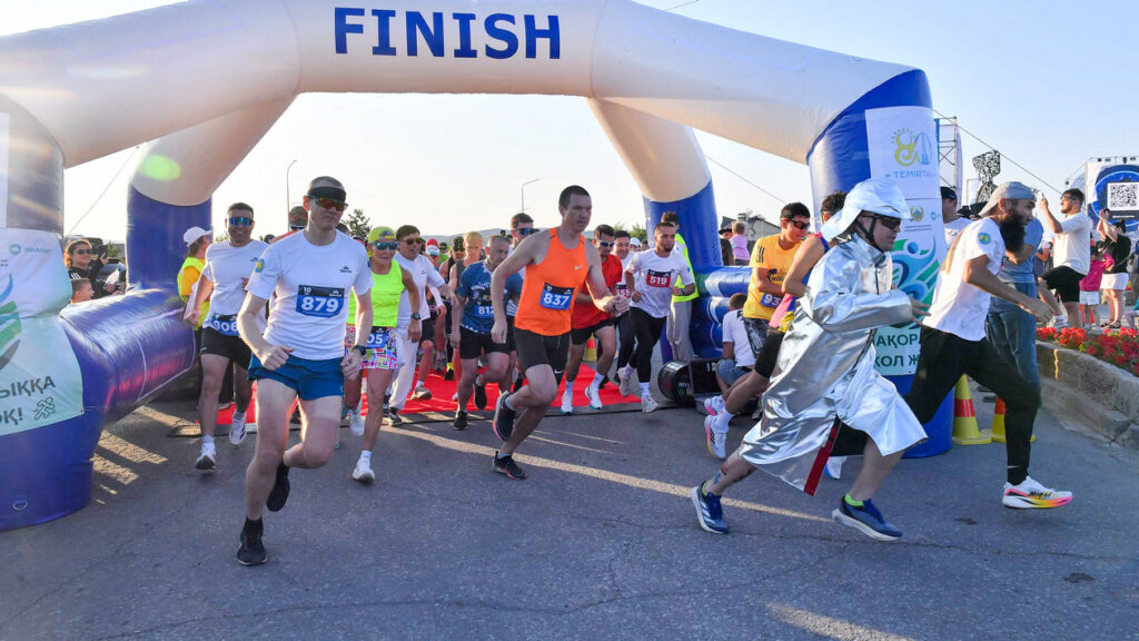 Temirtau Run 2025 собрал сотни участников в День металлурга