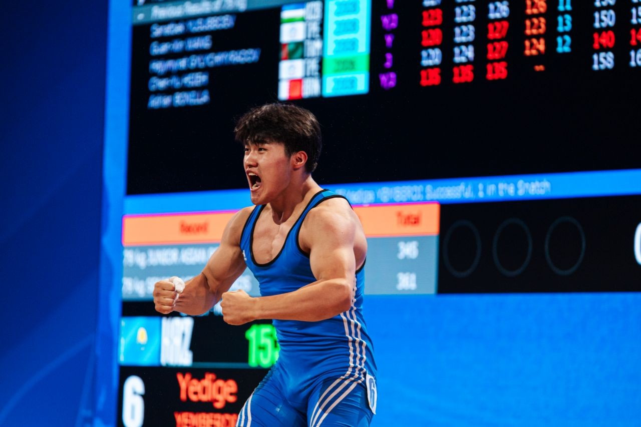 Казахстанские штангисты с рекордами выиграли чемпионат Азии