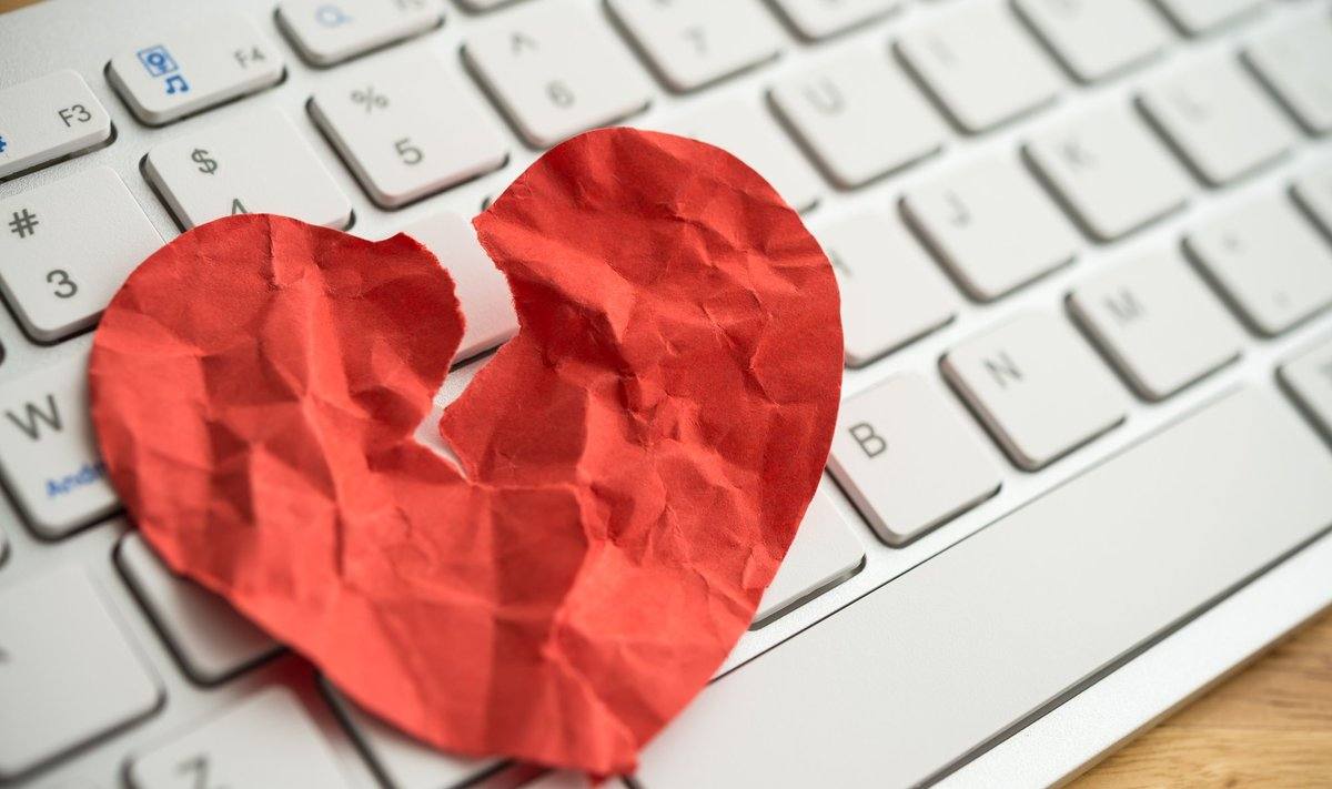 e33e27b7 a7bd 46f0 9528 7645414b3df7