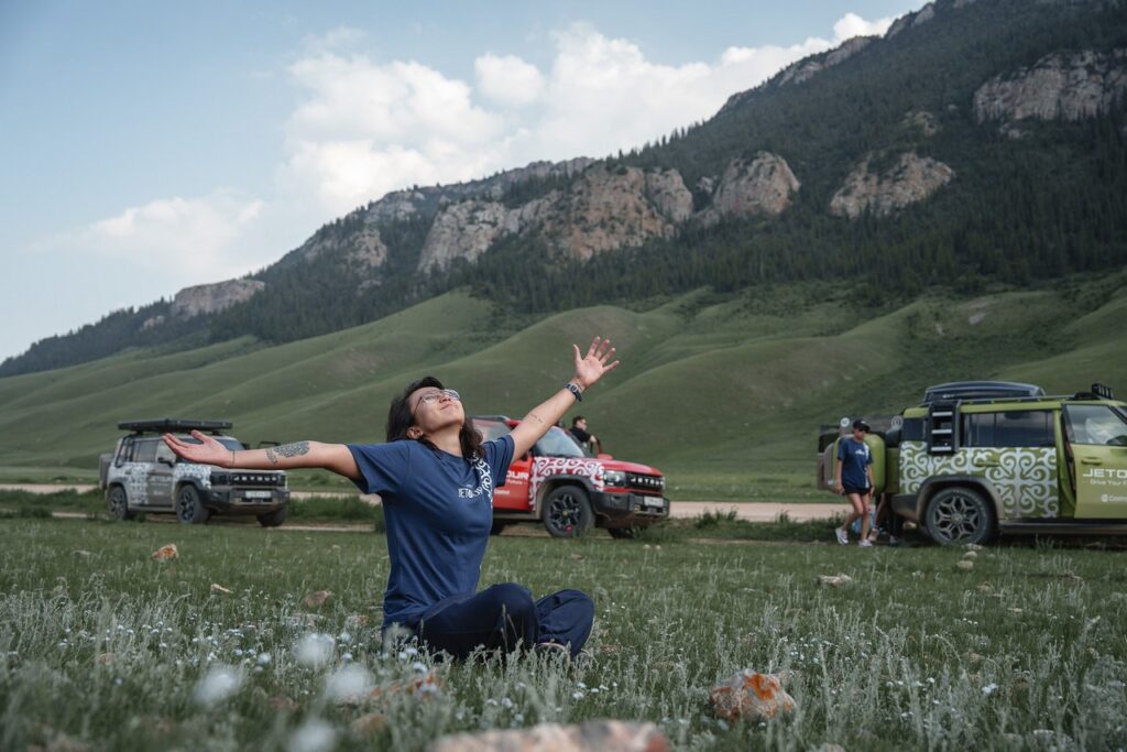 Тур с Jetour «Путь кочевников»: Покоряя неизведанные уголки Тянь-Шаня 12 Тур с Jetour «Путь кочевников»: Покоряя неизведанные уголки Тянь-Шаня