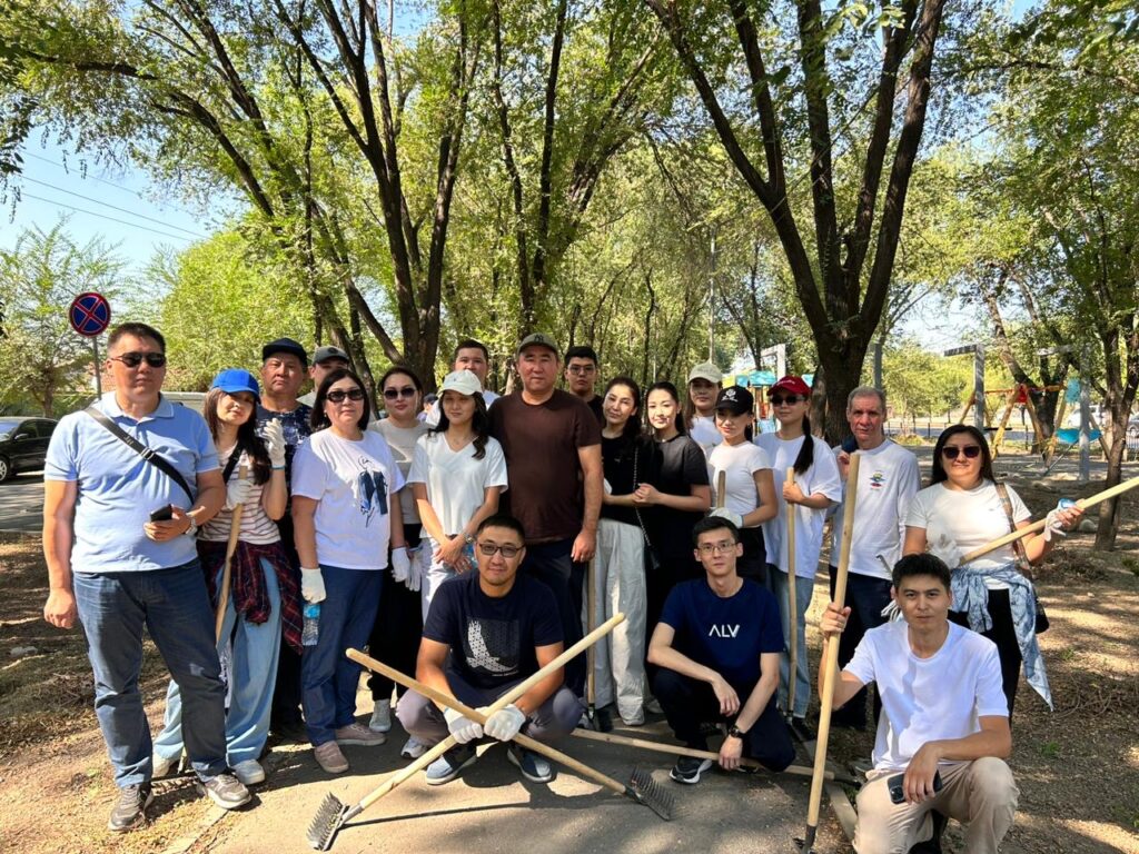 В Алматы прошёл масштабный субботник ко Дню Конституции 4 В Алматы прошёл масштабный субботник ко Дню Конституции