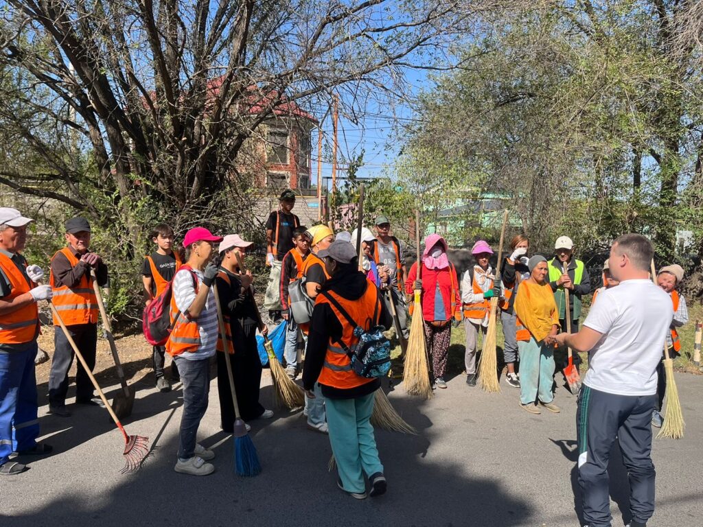 В Алматы прошёл масштабный субботник ко Дню Конституции 3 В Алматы прошёл масштабный субботник ко Дню Конституции