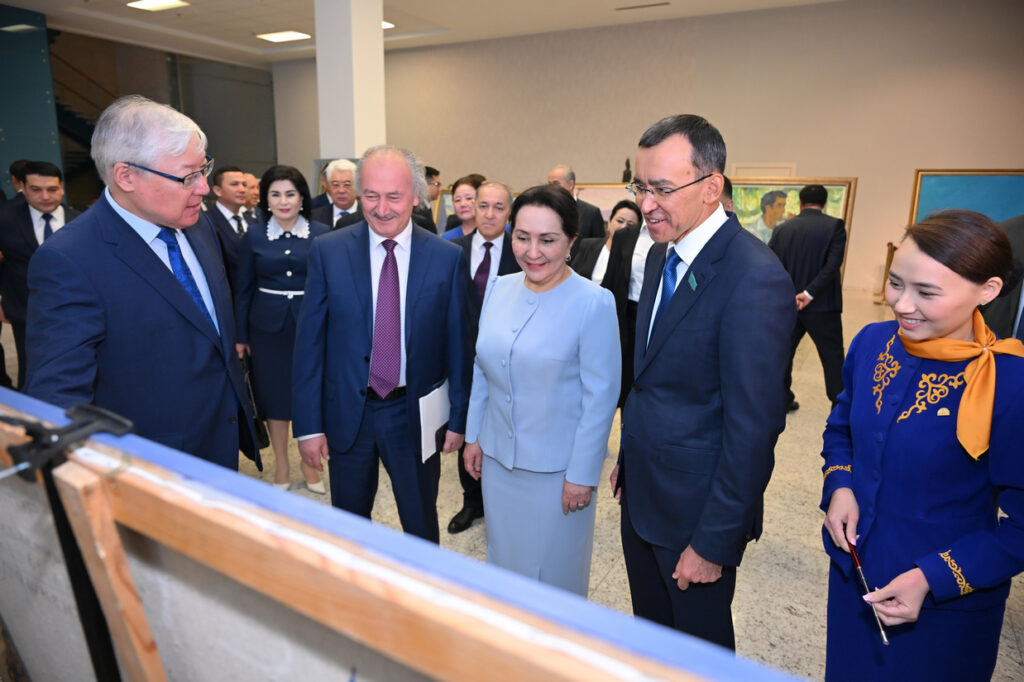 В Астане прошел первый казахско-узбекский форум научно-творческой интеллигенции 3 В Астане прошел первый казахско-узбекский форум научно-творческой интеллигенции