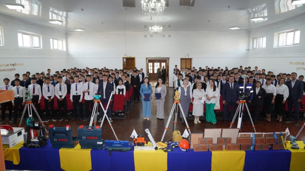 В области Абай показали новые возможности подготовки рабочих кадров