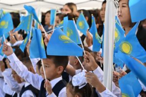 Аким Алматы поздравил школьников с Днем знаний и открыл новые школы