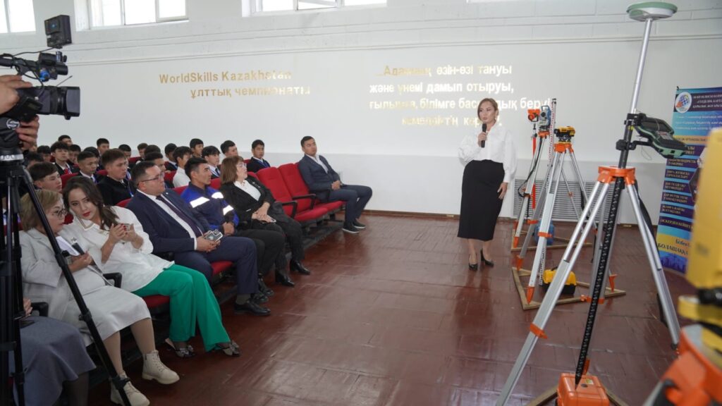 В области Абай показали новые возможности подготовки рабочих кадров
