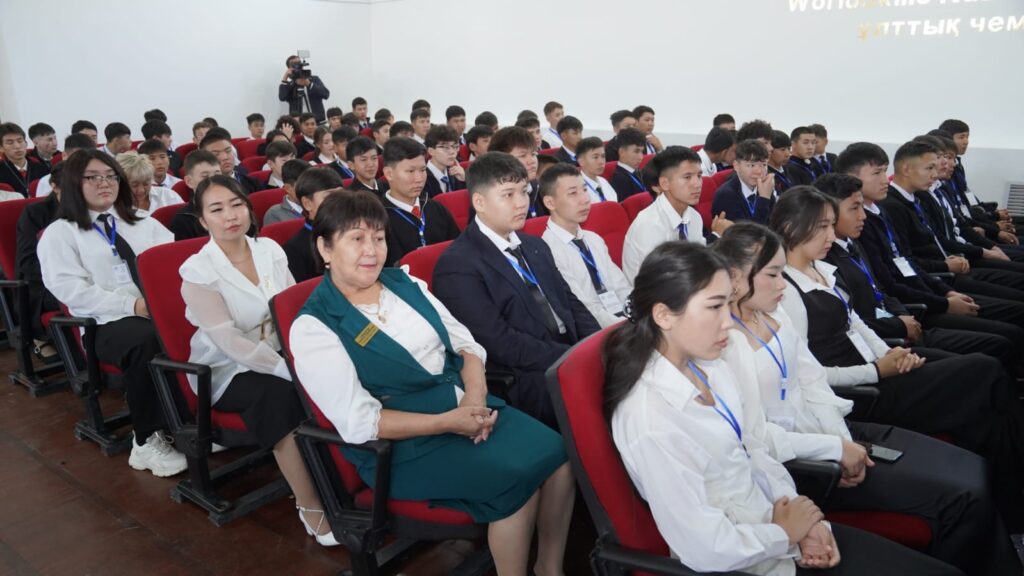 В области Абай показали новые возможности подготовки рабочих кадров