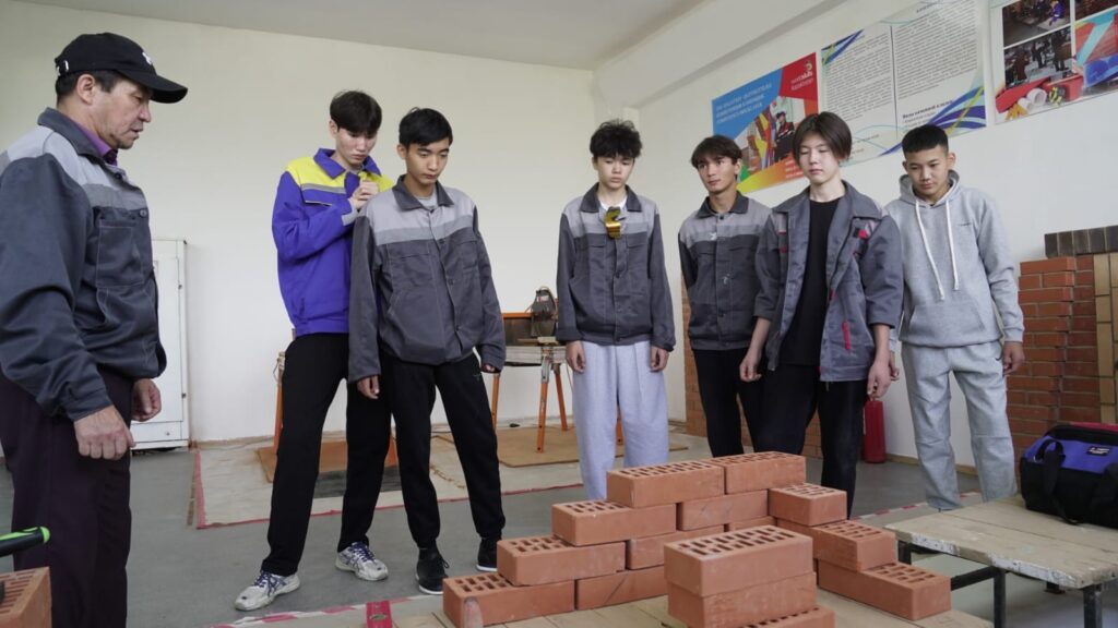 В области Абай показали новые возможности подготовки рабочих кадров