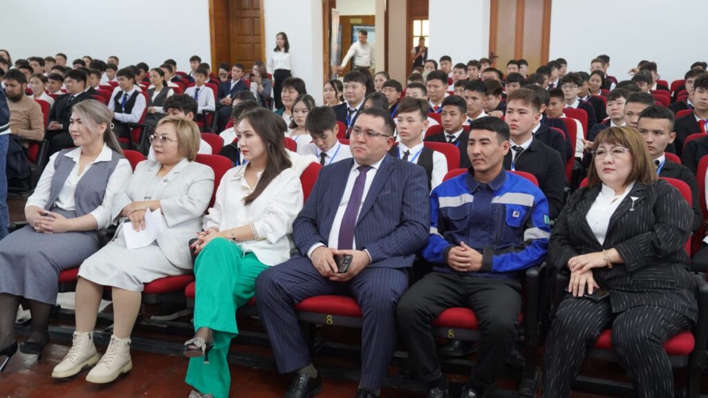 В области Абай показали новые возможности подготовки рабочих кадров