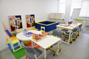 Аким Алматы поздравил школьников с Днем знаний и открыл новые школы