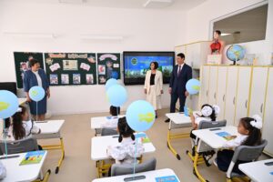 Аким Алматы поздравил школьников с Днем знаний и открыл новые школы