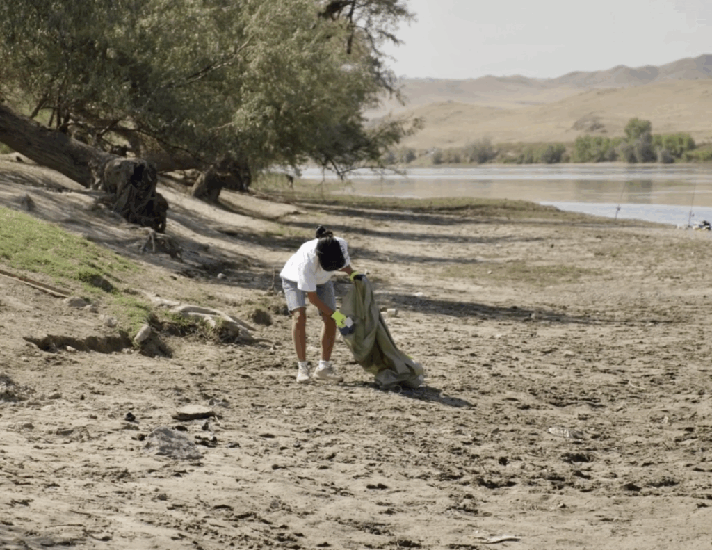 На Или прошла акция Jetour Ecocrew: чистый берег вместо мусора