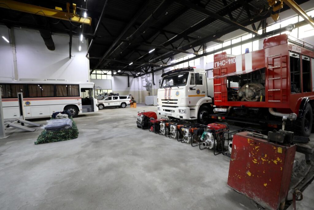 Аким Алматы ознакомился с деятельностью специализированного отряда ДЧС