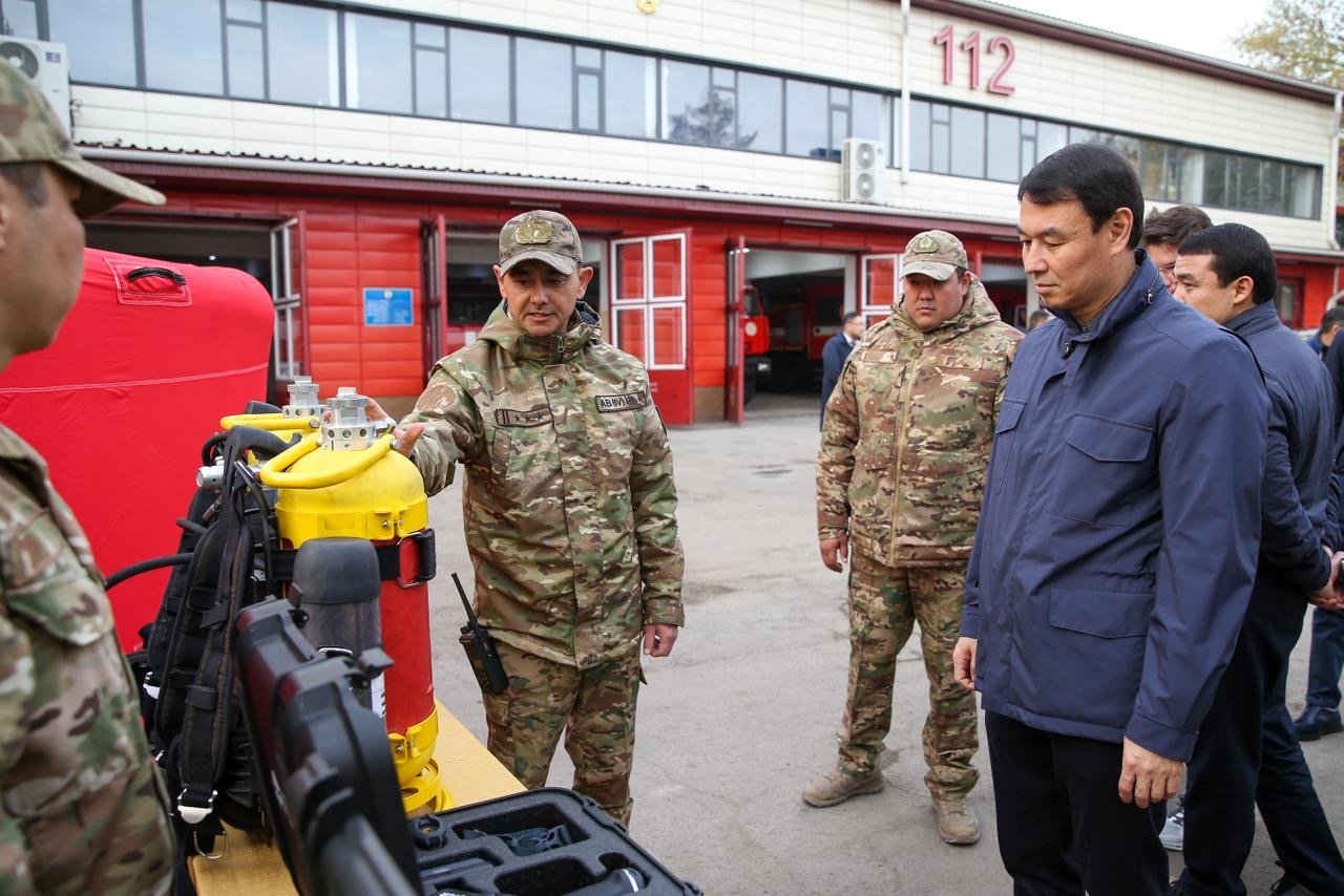 Аким Алматы ознакомился с деятельностью специализированного отряда ДЧС