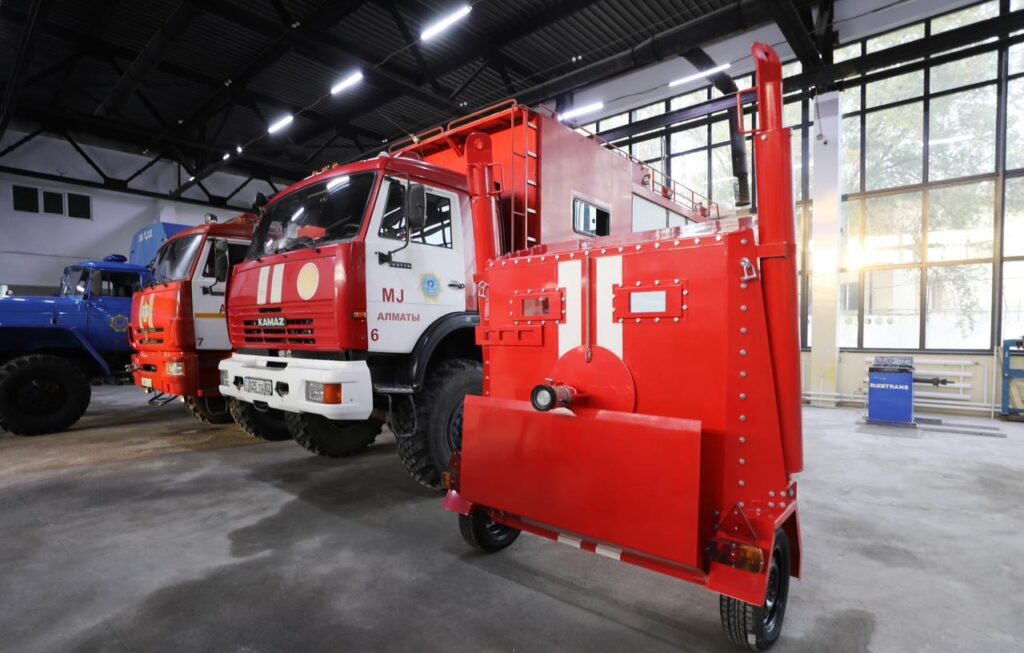 Аким Алматы ознакомился с деятельностью специализированного отряда ДЧС