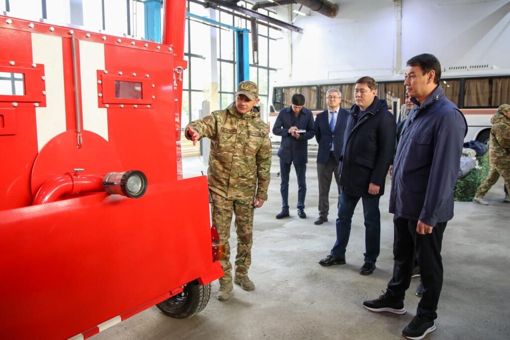 Аким Алматы ознакомился с деятельностью специализированного отряда ДЧС