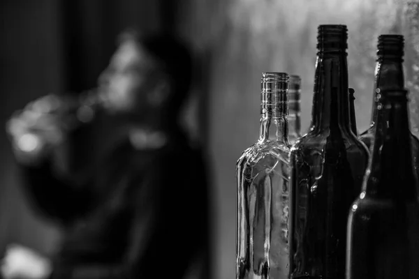 Пьют и нарушают закон: как алкоголь влияет на правонарушения в Казахстане