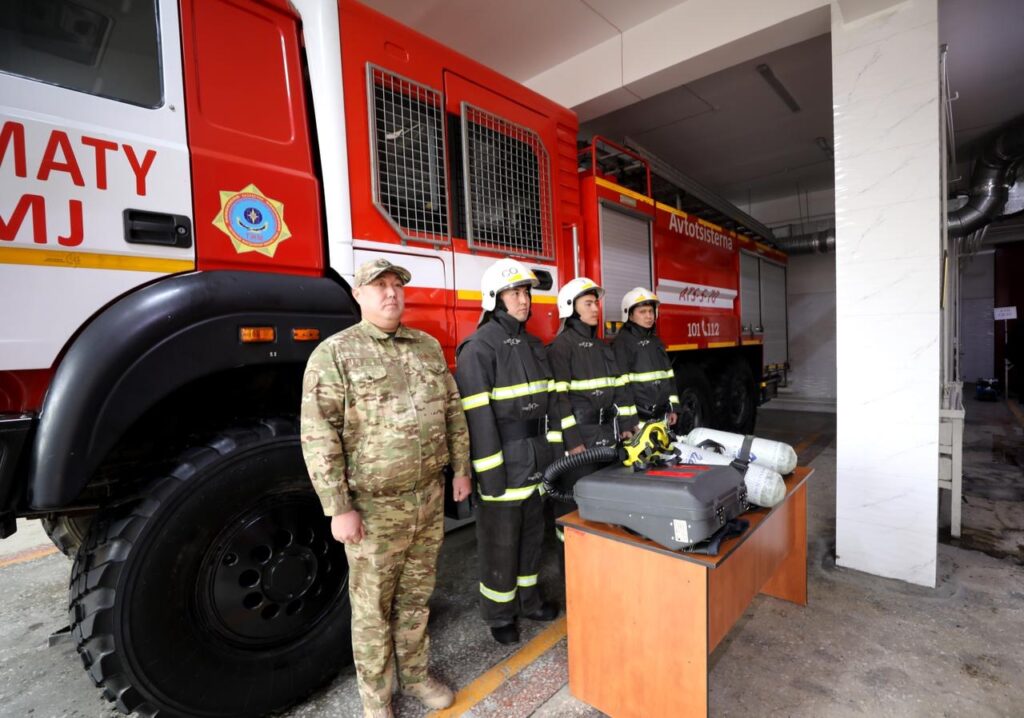 Аким Алматы ознакомился с деятельностью специализированного отряда ДЧС