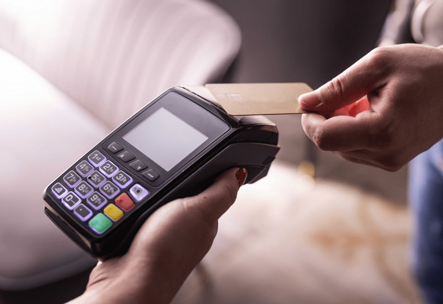 Куда уходят триллионы тенге с казахстанских карт за границей