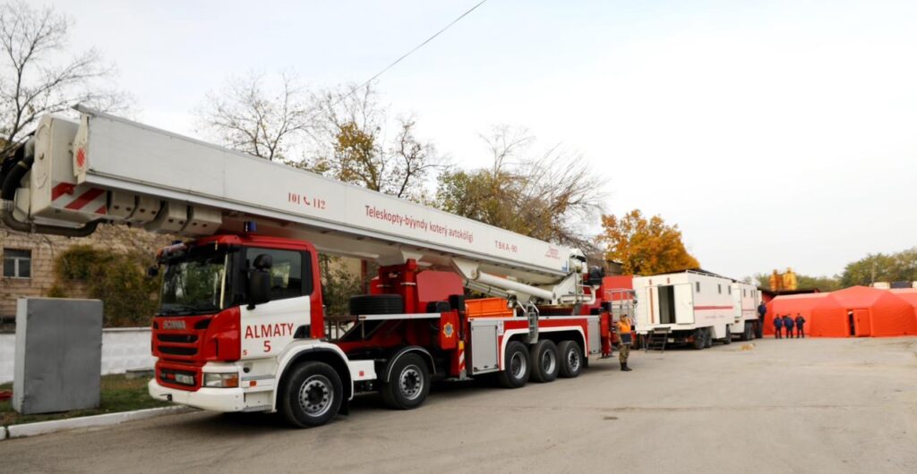 Аким Алматы ознакомился с деятельностью специализированного отряда ДЧС