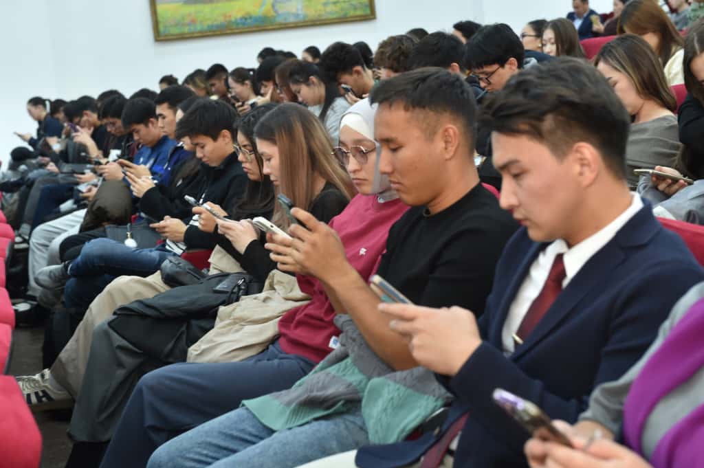 Студенты Алматы проверили свои знания в Республиканском диктанте по финансовой безопасности