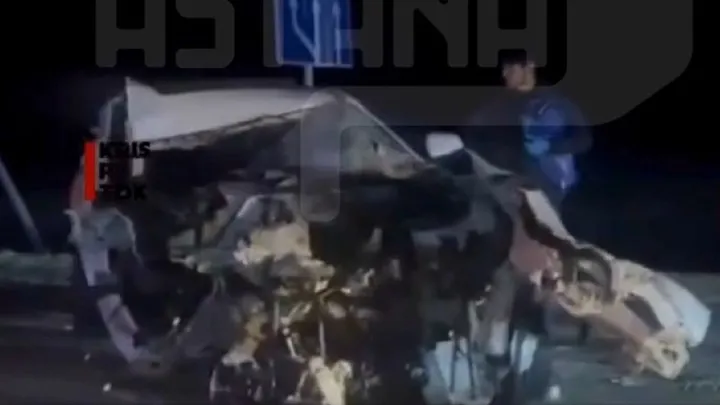 Двигатель вылетел от удара: смертельное ДТП произошло в Алматинской области