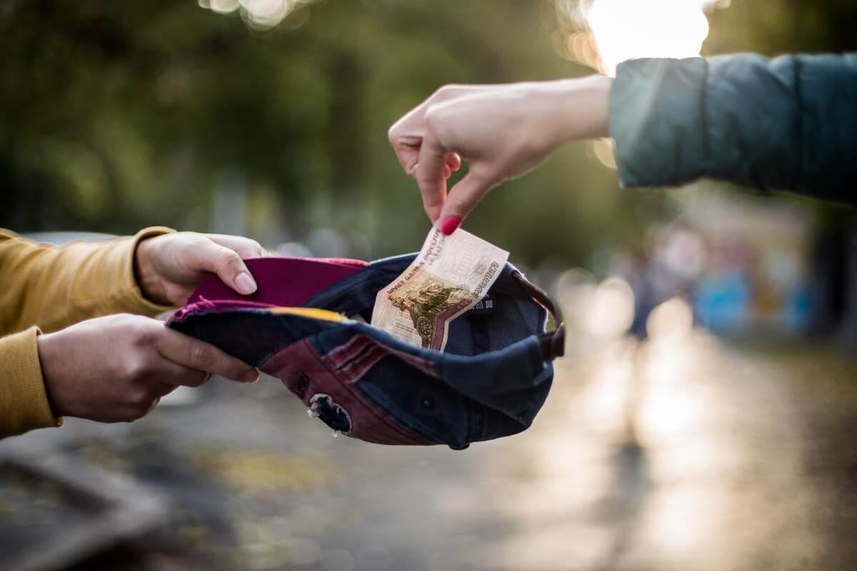 Сколько тратят на благотворительность самые богатые люди Казахстана