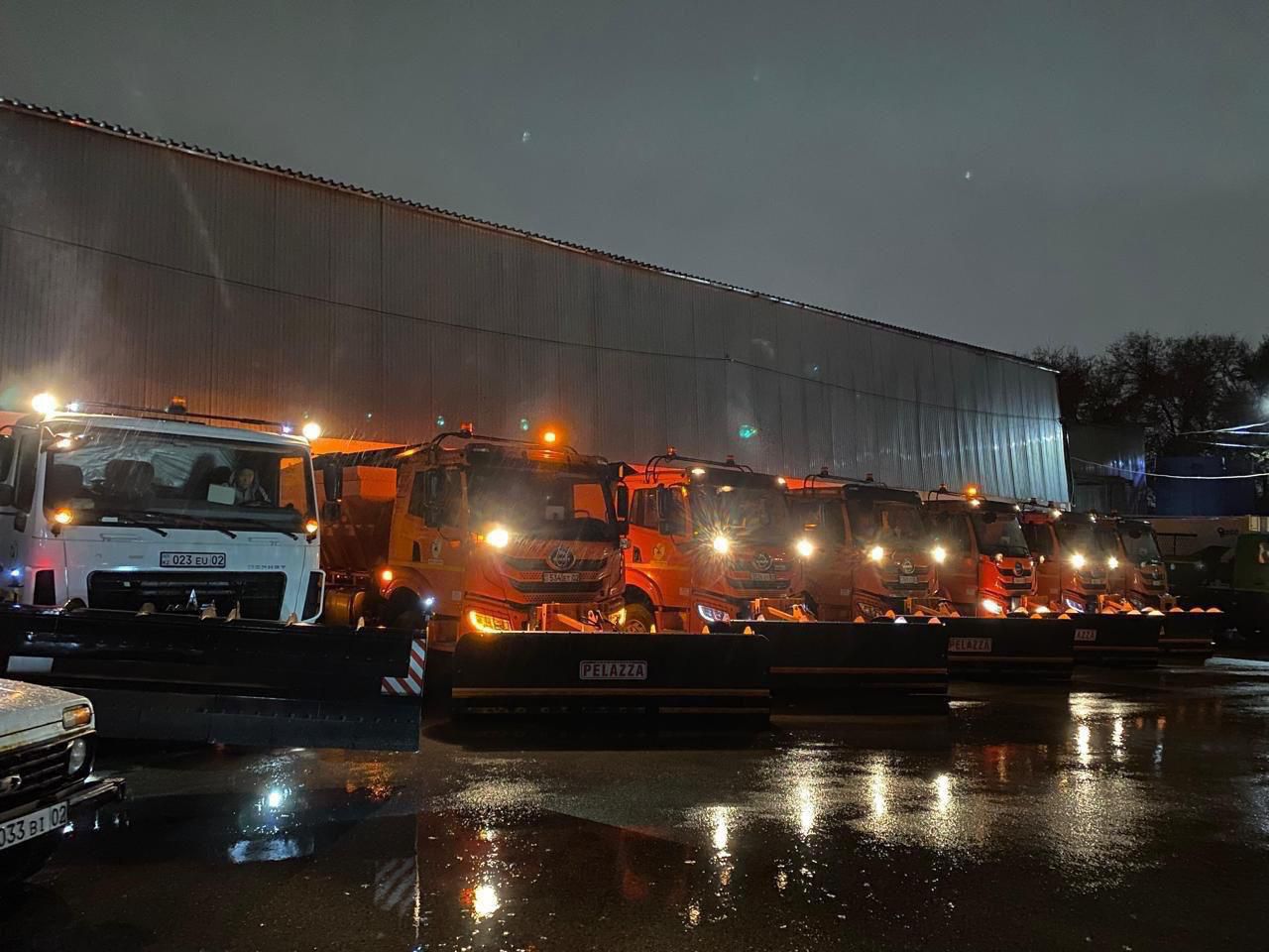 Алматы готовится к снегу: коммунальные службы работают без перерыва