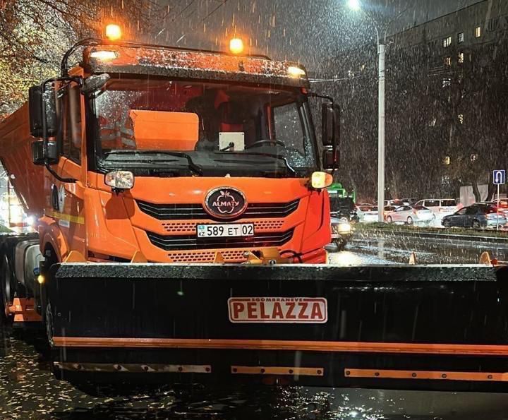 Алматы готовится к снегу: коммунальные службы работают без перерыва