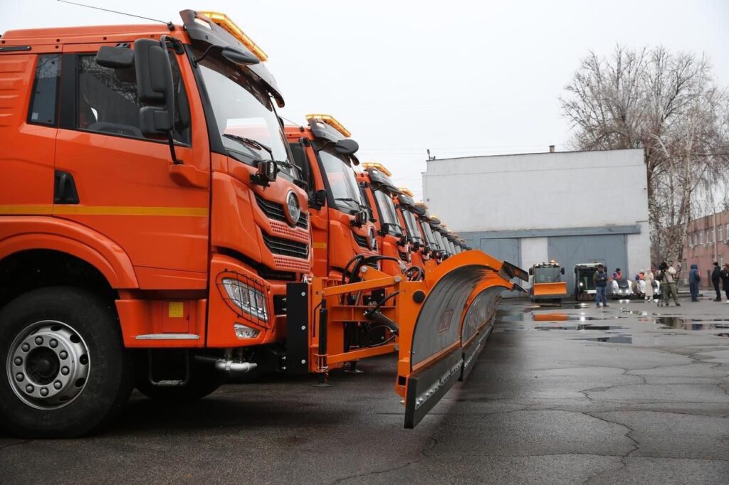 Алматы готовится к снегу: коммунальные службы работают без перерыва