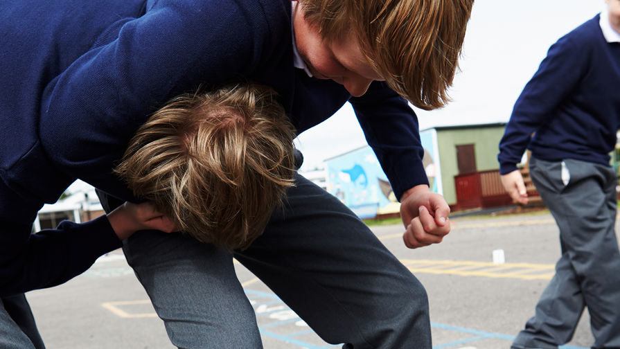 В Уральске школьники избили сверстника и сняли это на камеру