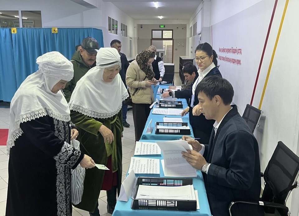 Горожане идут голосовать: на избирательных участках Алматы выстроились очереди 2 Горожане идут голосовать: на избирательных участках Алматы выстроились очереди