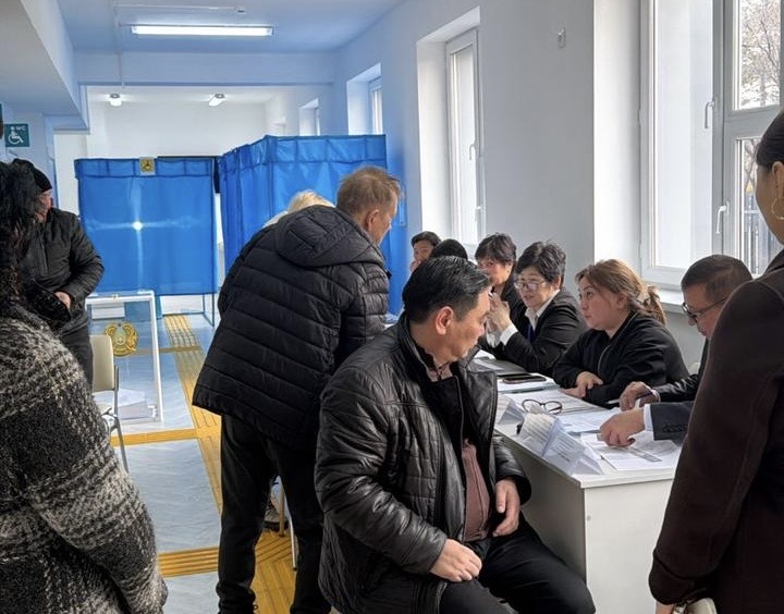 Горожане идут голосовать: на избирательных участках Алматы выстроились очереди 3 Горожане идут голосовать: на избирательных участках Алматы выстроились очереди
