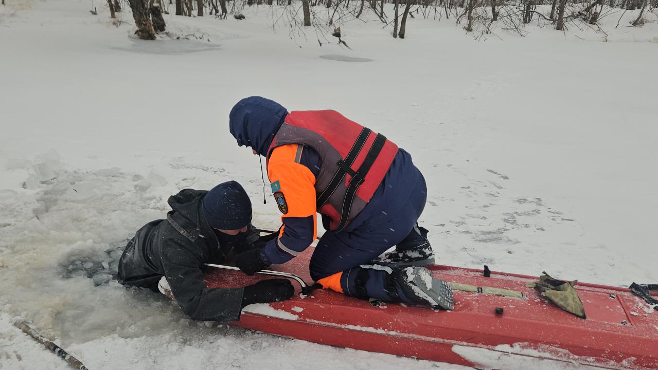 В Казахстане начата акция по спасению людей из-за тонкого льда: патрулирование дронов