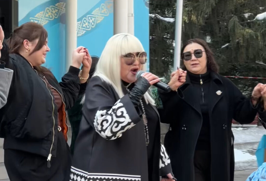 Ярмарки, концерты и фотозоны: как в Алматы создают праздничную атмосферу на участках референдума 2 img 4527