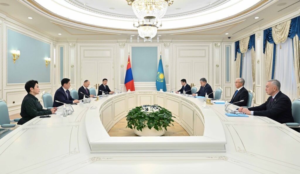 Президенты Казахстана и Монголии провели переговоры в узком составе 1 5422575676868465687