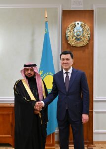 Вице-Президент Ерлан Карин провел встречи с участниками Секретариата Съезда религий 2 Вице-Президент Ерлан Карин провел встречи с участниками Секретариата Съезда религий