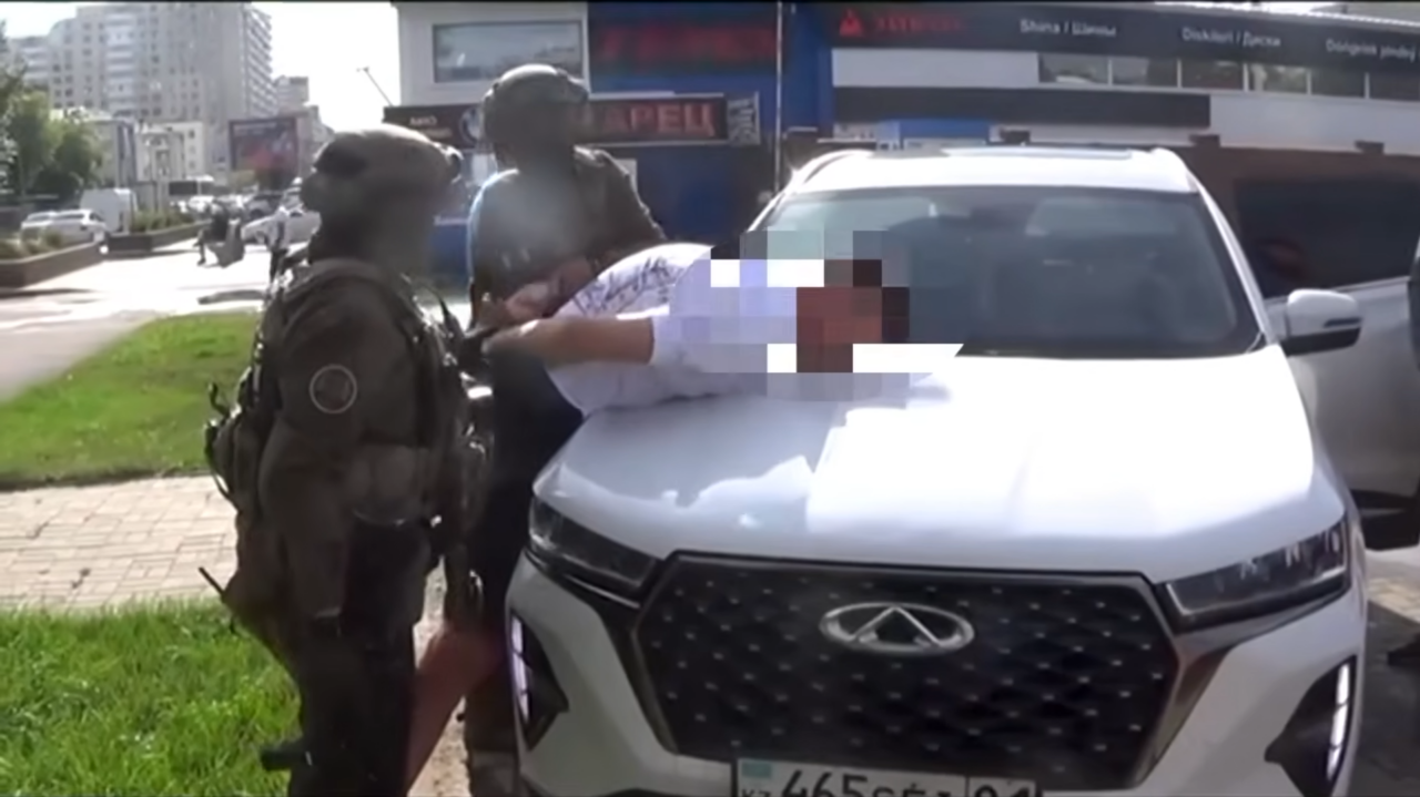 В Астане пятеро участников наркогруппы получили до 17 лет тюрьмы