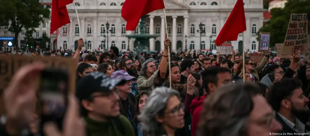 В Португалии тысячи людей протестуют против жилищного кризиса