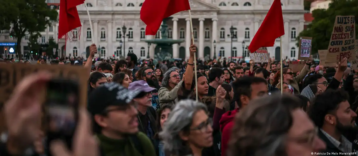 В Португалии тысячи людей протестуют против жилищного кризиса